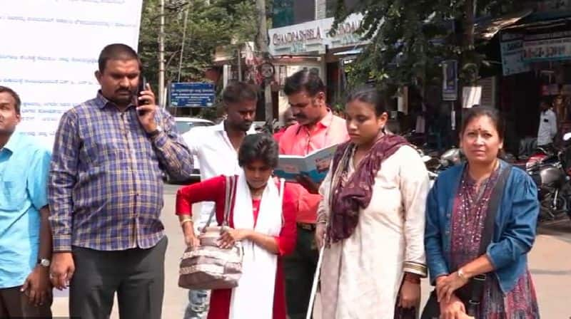 Disabled people march to Bangalore from hospet to fulfill their demand rav