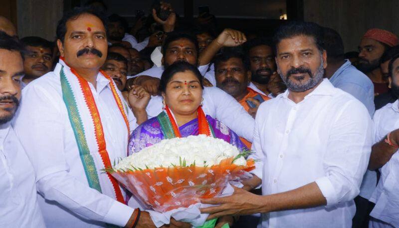 2 brs corporators joins in congress ahead of telangana assembly elections 2023 ksm