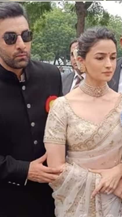 <p>गंगूबाई काठियावाड़ी के लिए आलिया भट्ट ने अपना पहला राष्ट्रीय पुरस्कार जीत लिया है। 69वें राष्ट्रीय फिल्म पुरस्कार में आलिया, रणबीर कपूर के साथ इसे लेने पहुंचीं।</p>
