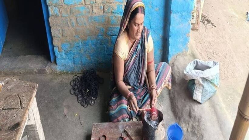 पैसा उगल रहीं हैं समस्तीपुर की दुर्गा देवी की 'चूड़ियां', सास का हुनर अब बहू को बना रहा मालामाल