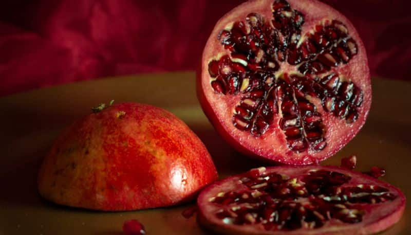 Reasons Why Eating Pomegranate Seeds Are Good For You azn 