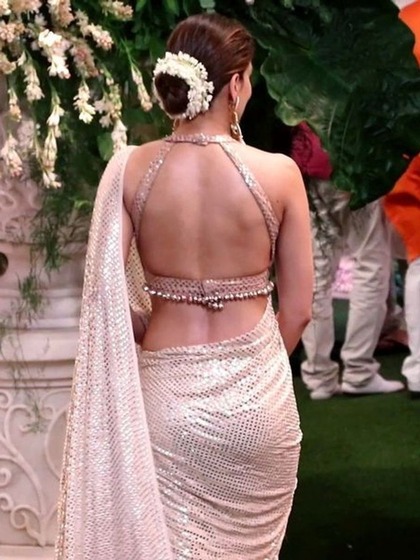 मोहल्ले में होगा हल्ला- Diwali में पहनें Kriti Sanon के बैकलेस ब्लाउज़