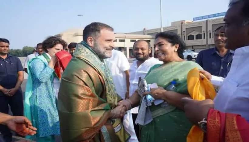 హైద్రాబాద్‌కు చేరుకున్న రాహుల్, ప్రియాంక: హెలికాప్టర్‌లో ములుగుకు పయనం