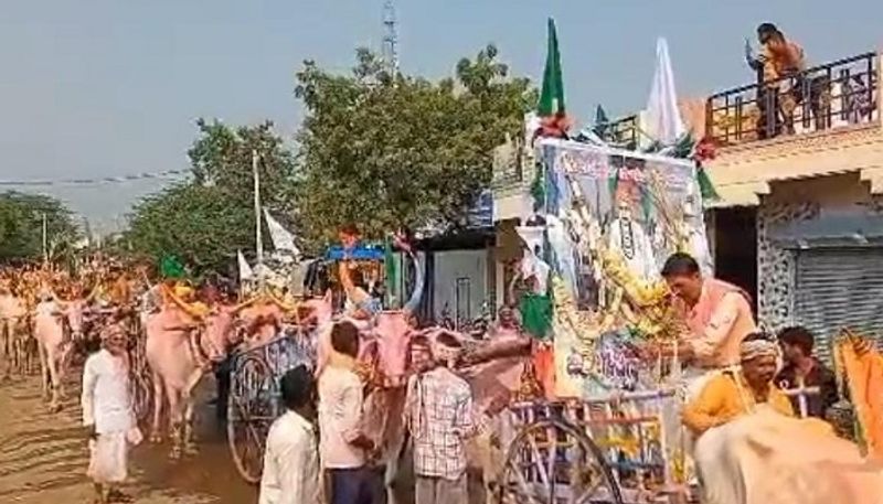 Farmers Did Padayatra to Babaladi Ajja for Rain in Vijayapura grg 