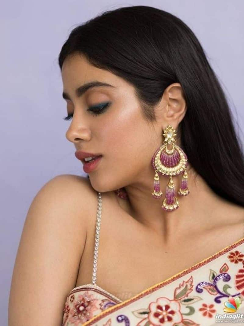 janhvi kapoor 10 jhumka for durga pooja zkamn