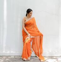 తమిళ బ్యూటీ క్రేజీ లైనప్..  తెలుగులో బిజీ అవుతున్న ప్రియాంక మోహన్.. చీరకట్టులో బ్యూటీఫుల్ లుక్ 