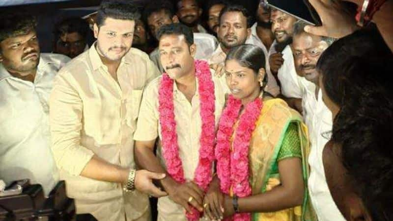 Vijay Fan marriage engagement happend during leo FDFS in Pudhukottai theatre gan