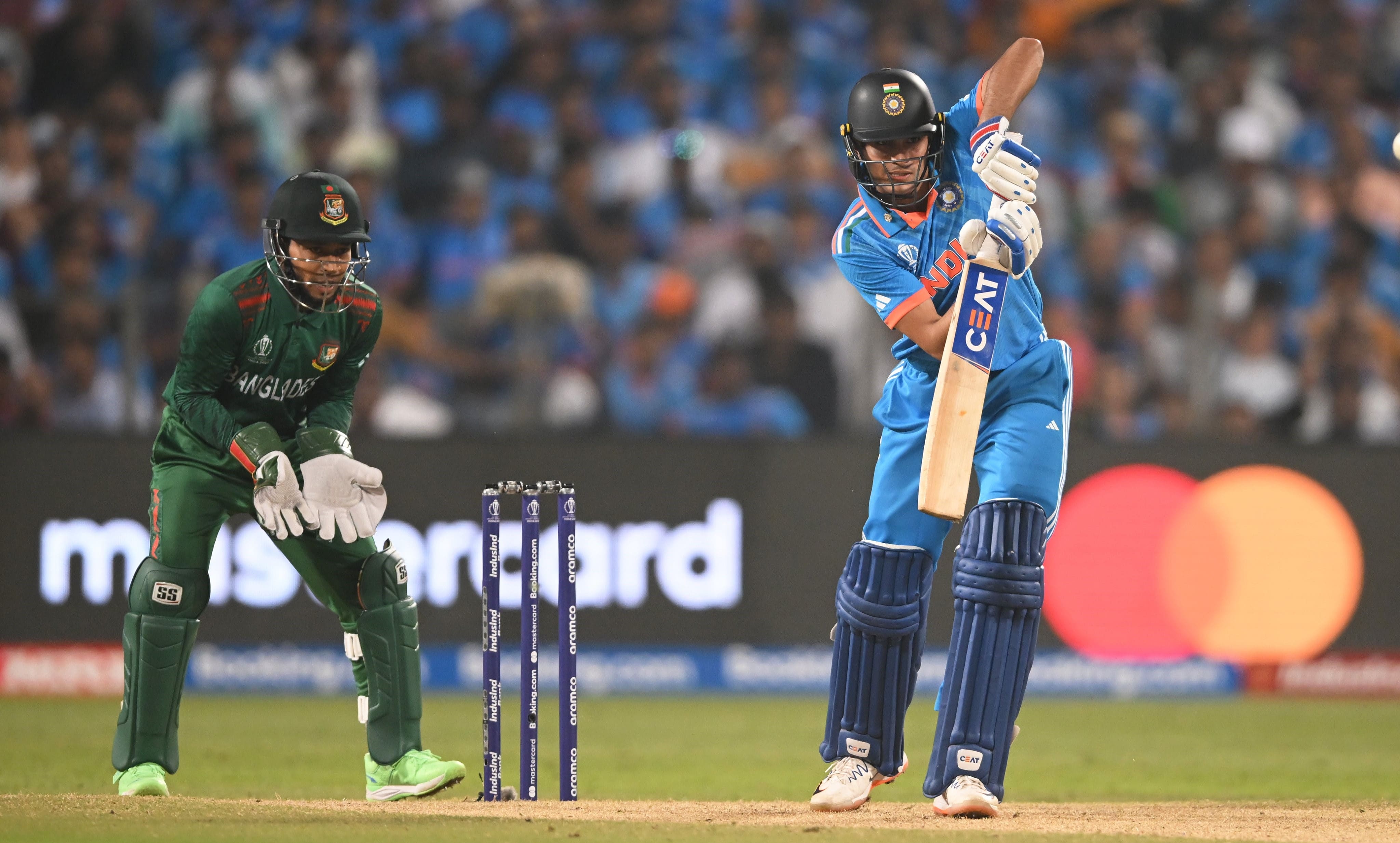 Shubman Gill scored the first fifty in the World Cup 2023 against Bangladesh and Sara Tendulkar clapped his hands and cheered him rsk