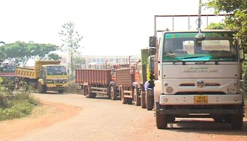 People Faces Problems For Mines Trucks in Chitradurga grg