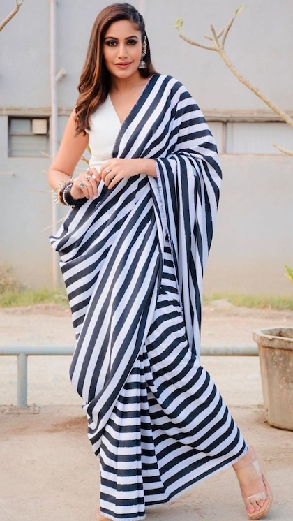 सिंपल साड़ी में भी लगेंगी Hot, पहनें Surbhi Chandna की 10 साड़ियां