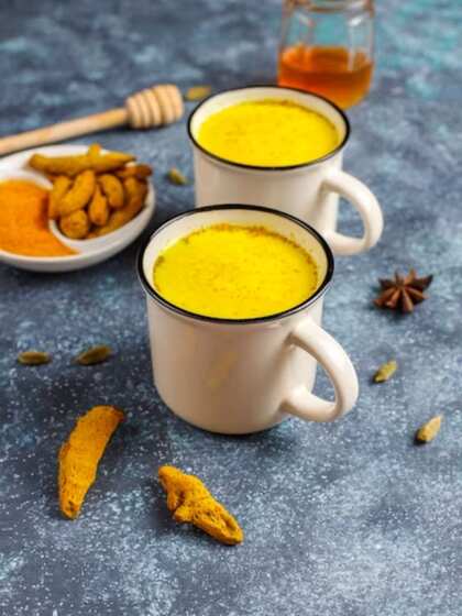 2. Turmeric Milk (Golden Milk):