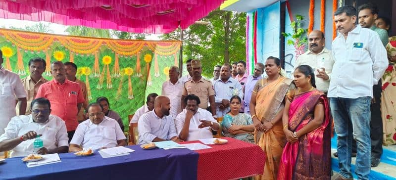 non allocation of seat to AIADMK woman panchayat president at government function in Nagapattinam