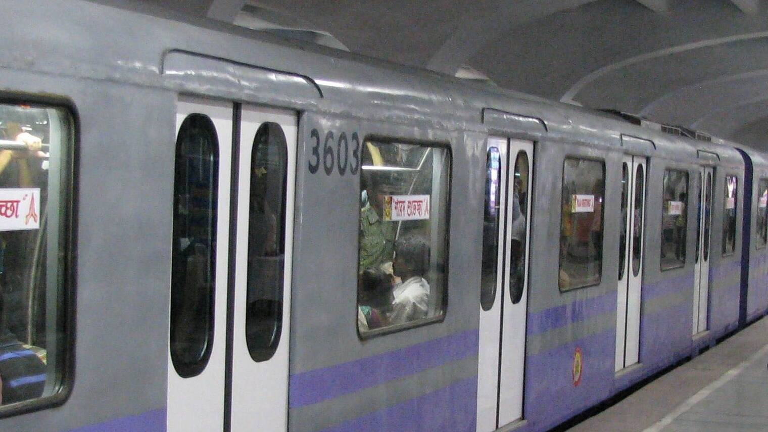 About 8 lakh passengers boarded metro rail on Panchami record rush on occasion of Durga Puja bsm