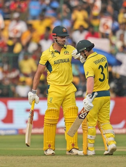 <p>ICC Cricket World Cup 2023 में ऑस्ट्रेलियाई बैट्समैन ने पाकिस्तान गेंदबाजों की जमकर धुनाई की। 367 रन बनाए। </p>
