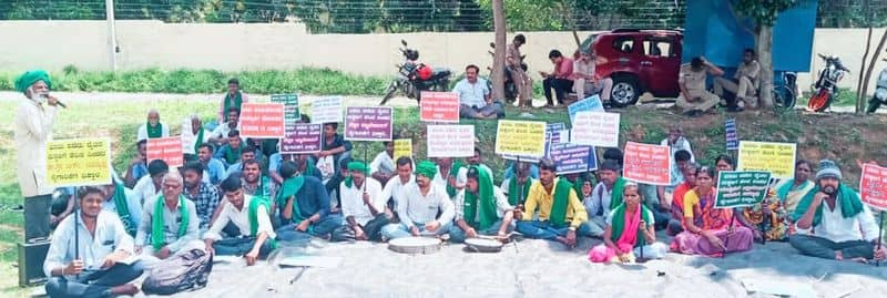 Mysuru Demand to give jobs to the children of farmers who lost their land for industrial establishment snr