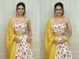 పైట జరిపి పాయల్‌ క్లీవేజ్‌షో అదరహో.. నడుము మడతలు, బ్యాక్ అందాలతో కుర్రాళ్లకి వీకెండ్‌ ట్రీట్‌..  