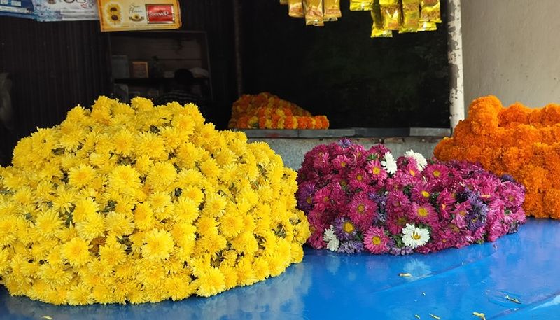 Huge Demand for Flowers For Navaratri Festival at Karkala in Udupi grg 