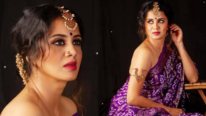 VJ Anjana navaratri special photoshoot in Purple saree viral photos gan