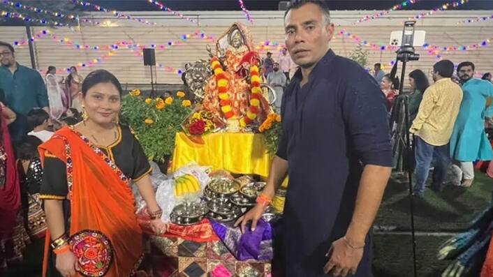 Pakistani-player-Danish-kaneria-prayed-on-Durga-ashtmi