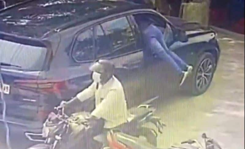 Bengaluru Crime Cash worth Rs 14 lakh stolen from BMW X5 in broad daylight (WATCH)