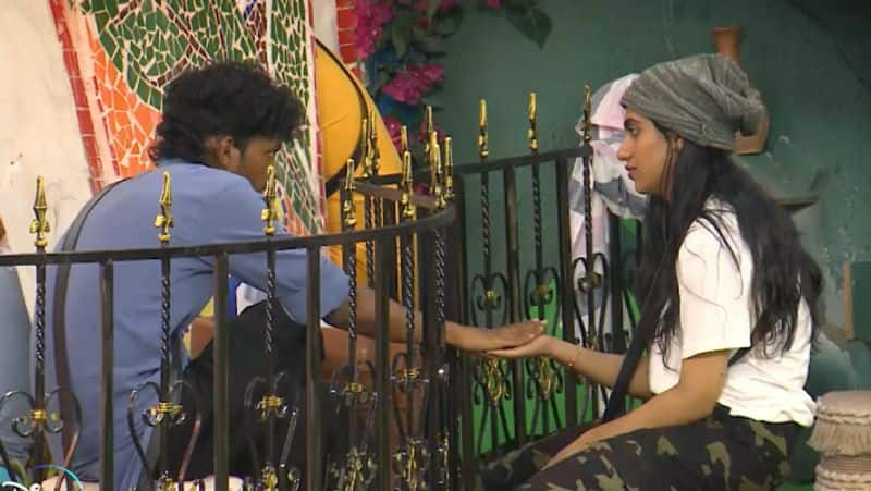 Nixen and Aishu kiss in bigg boss house video viral gan