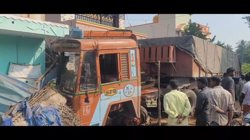 bus driver killed road accident at vellore district vel