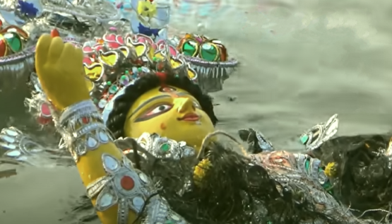 দশমীর দিনে সকালে বা দুপুরেই নয় ,সন্ধ্যে বা রাতে বিজয়া দশমী বলতে হয়, আসলেই এর তাৎপর্য কি?