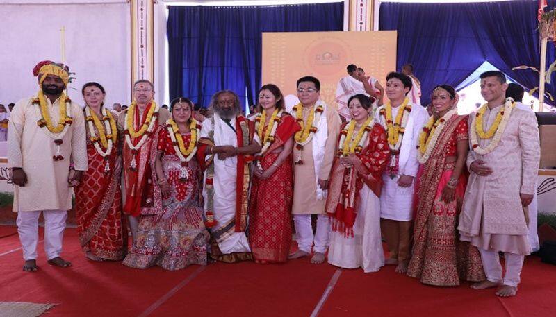 Foreign Couples Got Married as per Vedic Tradition at Art of Living in Bengaluru grg