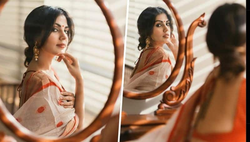 Photos Bong beauty Rhea Chakraborty looks stunning in traditional Bengali sari; actress wishes 'Shubho Bijoya' to her fans  RBA