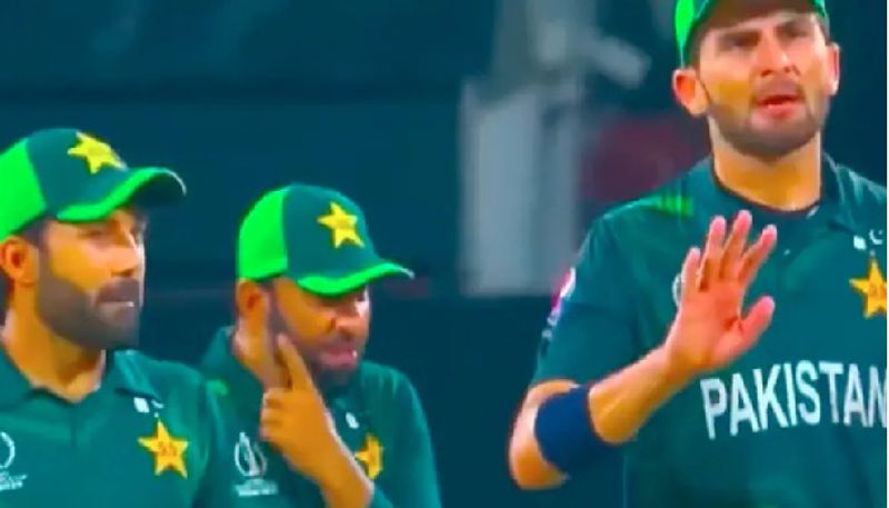 Who is Iftikhar Ahmed talking to? Mysterious WC video of Pakistan star leaves internet puzzled (WATCH) snt