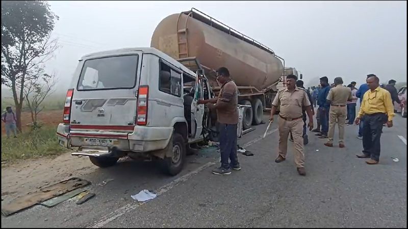 13 people killed road accident at chikkaballapur in karnataka vel