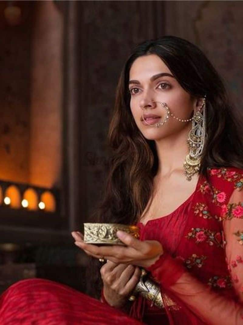 wear deepika padukone nose ring on karwa chauth zkamn