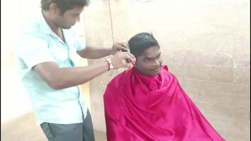 government school teacher cut the students hair for his own money in puducherry vel