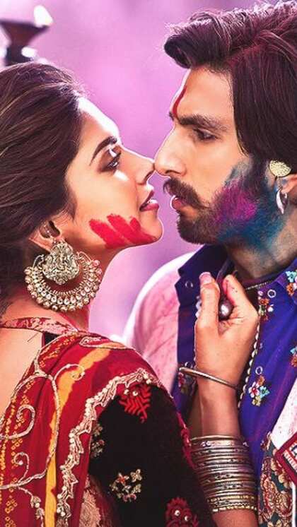 जब  Kissing Scene करते खोए सेलेब्स