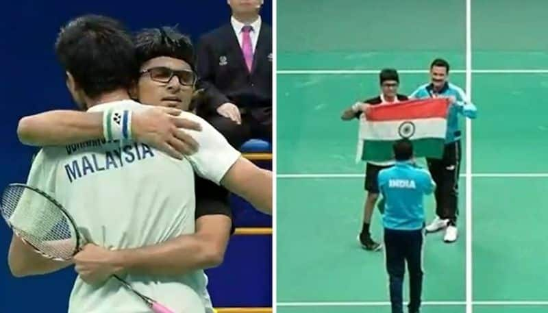 Asian Para Games 2023: Shuttler Suhas Yathiraj strikes gold in Men's SL4 event; WATCH winning moment snt