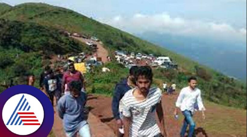 Why is Mullayanagiri closed for tourists on first week of November?