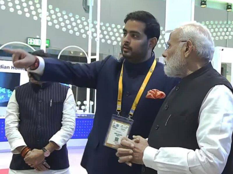 India Mobile Congress 2023: Reliance Jio CEO Akash Ambani showcased Jio Space Fiber service to PMr Modi Rya