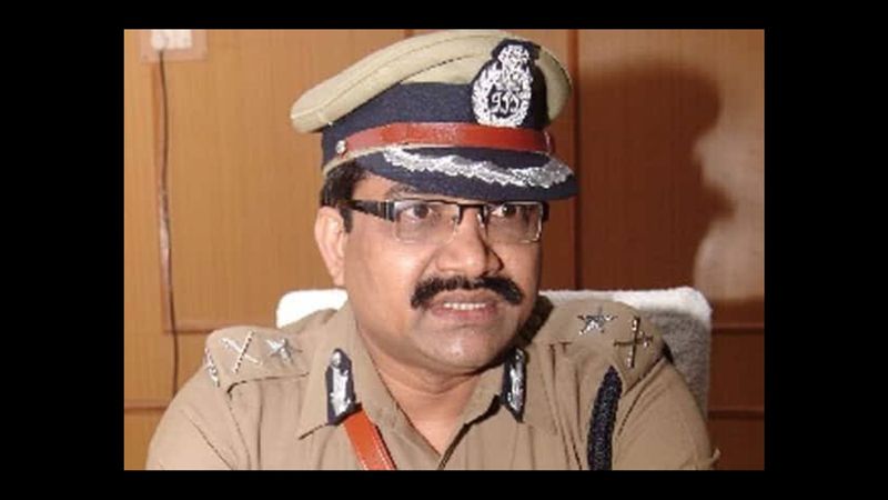 ips officer pramothkumar surrendered at coimbatore court on private chit fund director kidnap case vel