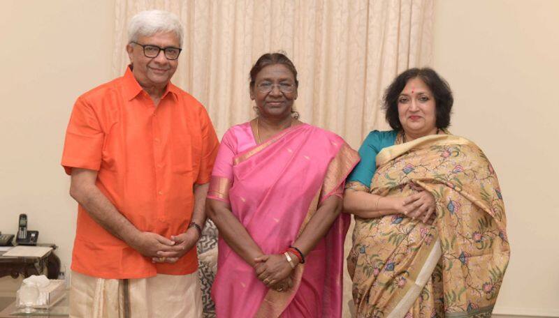 latha rajinikanth and her family members received president droupadi murmu in chennai ans