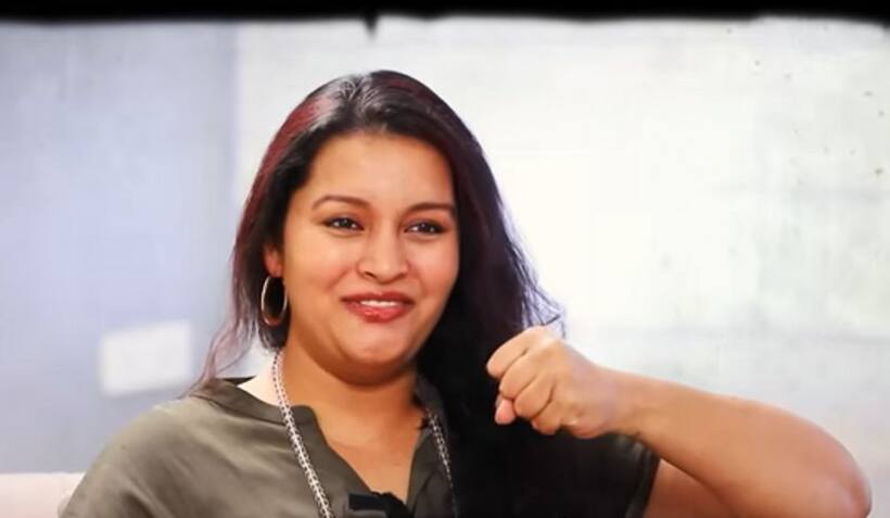 సరిగ్గా ఎలక్షన్ టైంలో రేణు దేశాయ్ చేతిపై ఆ టాటూ.. పరోక్షంగా పవన్ కి మద్దతు ?