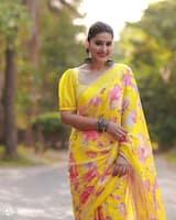 పలచని చీరలో హోమ్లీ బ్యూటీ స్నేహ హొయలు..40 ప్లస్ లో కూడా కొంగు ఎగరేస్తూ అందాల జడివాన 