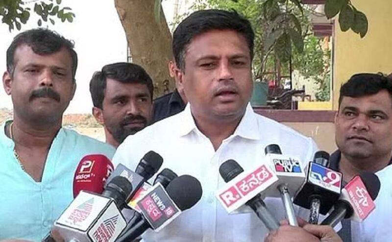 Operation Kamala Congress MLA Ganiga Ravi Slams Ramesh Jarkiholi In Mandya gvd