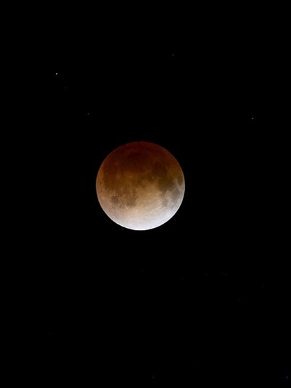 <p>28 अक्तूबर को साल 2023 का आखिरी चंद्र ग्रहण है। वैसे तो यह एक भौगोलिक घटना है, पर ज्योतिषीय दृष्टि से चंद्रग्रहण महत्वपूर्ण माना जाता है। </p>
