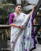 చీరకట్టులో ఫ్యామిలీ బ్యూటీ  స్నేహ అందాలు.. బ్యూటీఫుల్ లుక్ తో కట్టిపడేస్తున్న సీనియర్ నటి