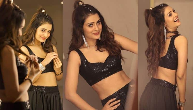 Payal Rajput  Cute Poses in front of Mirror NSK