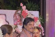 rekha touched shatrughan sinha feet zkamn