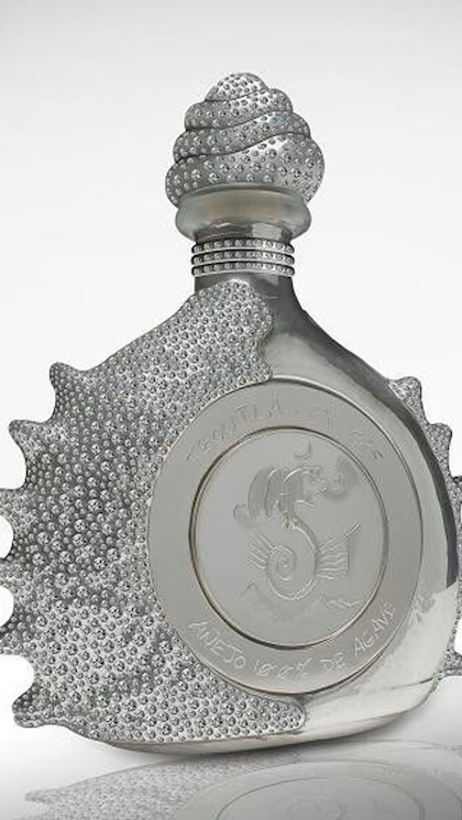 <p>ley tequila 925 diamante मोस्ट एक्सपेंसिव टकीला है। जिसकी कीमत 26 करोड़ बताई जाती है। इसे पीने के लिए लोग अपनी जायदाद तक बेच देते हैं। </p>

<p> </p>

<p> </p>
