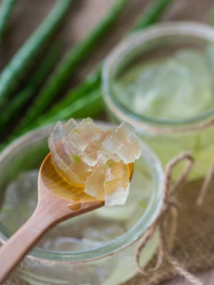 2. Honey and Aloe Vera Mask: