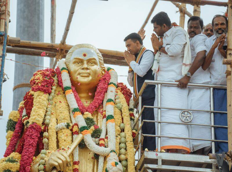 bjp state president annamalai and goa cm Pramod Sawant offered tributes to devar statue on his memorial day in madurai vel