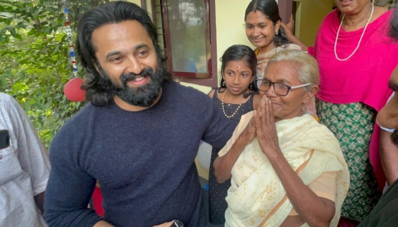 actor Unni mukundan helping 75 year old women Annakutty nrn